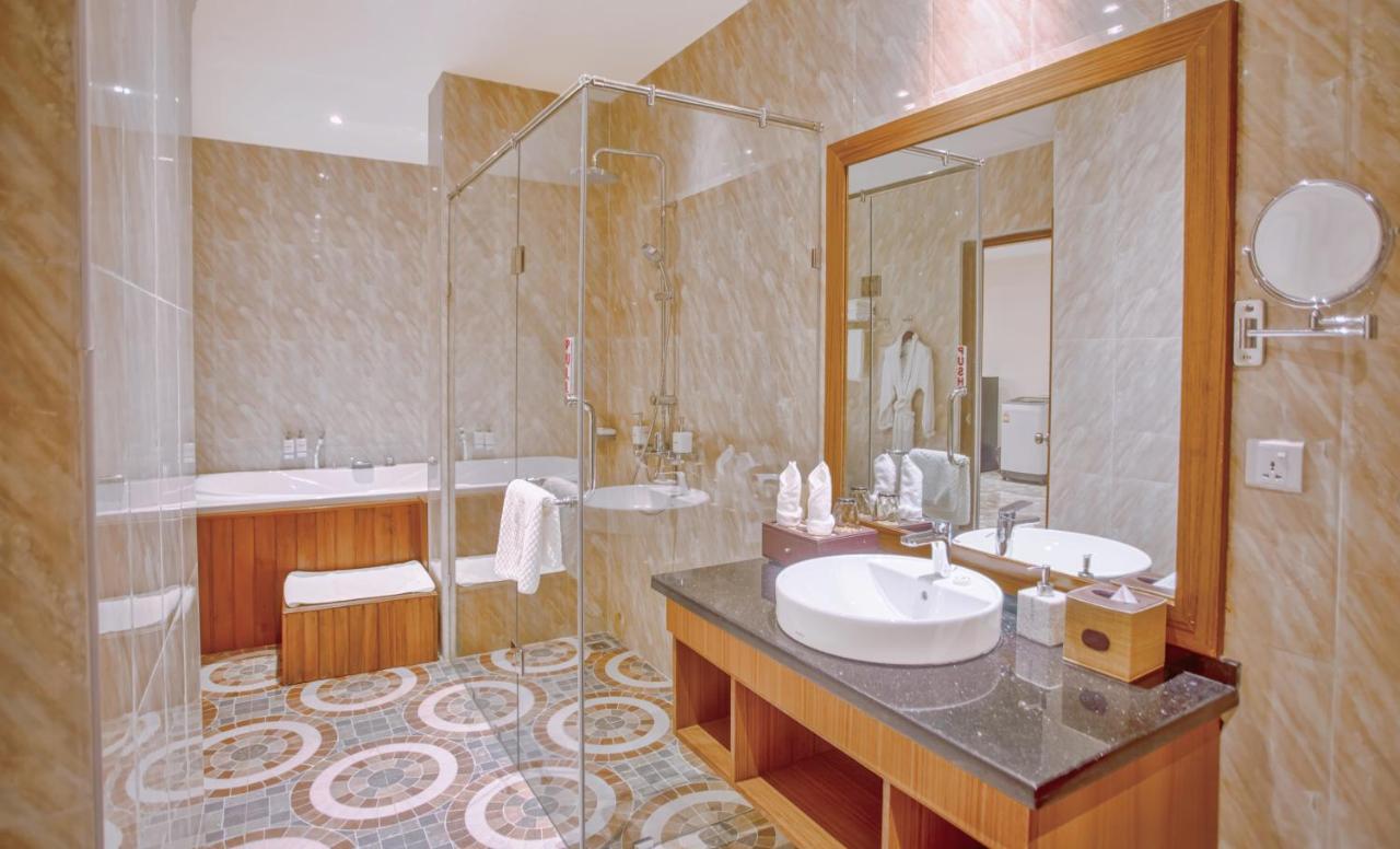 Sunset Palace View Suites Mandalay Exteriör bild